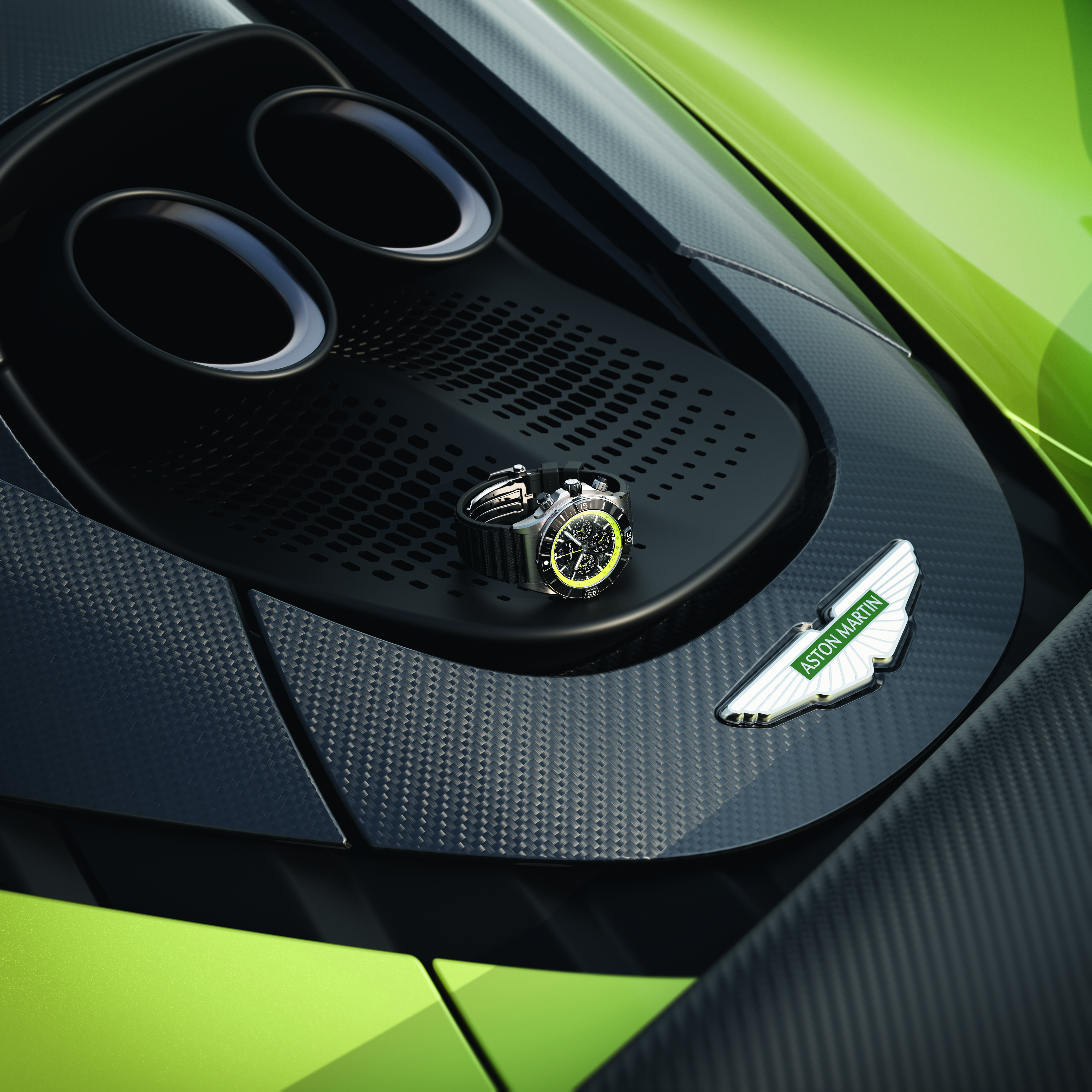 Aston Martin Valhallaのエンジンカバー上に置かれたBreitling Super Chronomat B19 44