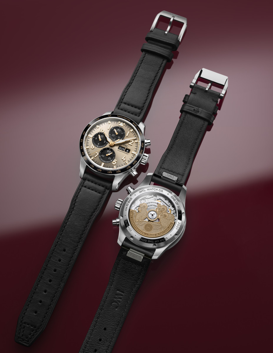 金色文字盤と黒いベゼルのIWC IW388310正面、3頭の羊を配した裏面